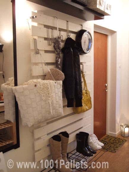 Pallet Hanger in Your Entrance Pallet Shelves & Pallet Coat Hangers 