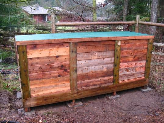 How to Make the Ultimate Compost Bin with Recycled Pallets Pallet Planters & Compost Bins How to Make the Ultimate Compost Bin with Recycled Pallets Pallet Planters & Compost Bins