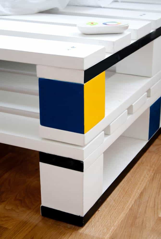 Mondrian-like Pallet Bed Pallet Beds, Pallet Headboards & Frames Mondrian-like Pallet Bed Pallet Beds, Pallet Headboards & Frames