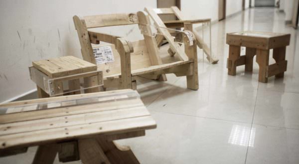 Experimental Pallet Chair Pallet Benches, Pallet Chairs & Stools Experimental Pallet Chair Pallet Benches, Pallet Chairs & Stools