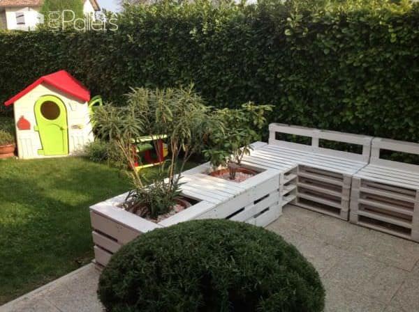 Pallet Sofa & Planter in the Garden Lounges & Garden Sets Pallet Sofa & Planter in the Garden Lounges & Garden Sets