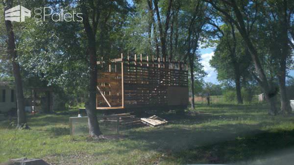 Tiny House on Wheels: Pallet Stud Walls Pallet Sheds, Cabins, Huts & Playhouses Tiny House on Wheels: Pallet Stud Walls Pallet Sheds, Cabins, Huts & Playhouses