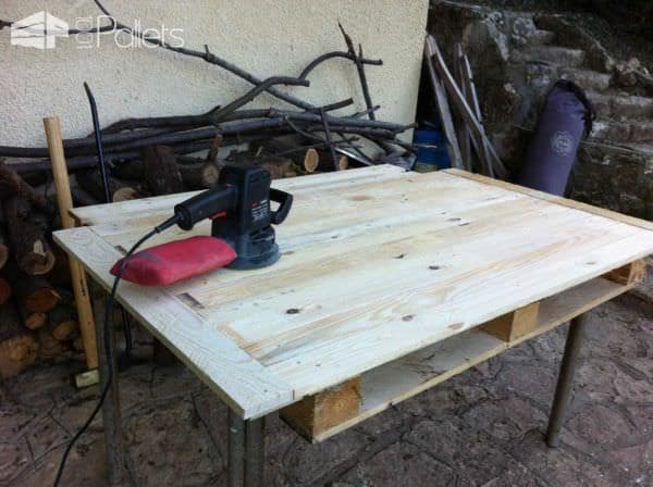 Outdoor Pallet Table Beautifies Terrace Pallet Desks & Pallet Tables Outdoor Pallet Table Beautifies Terrace Pallet Desks & Pallet Tables