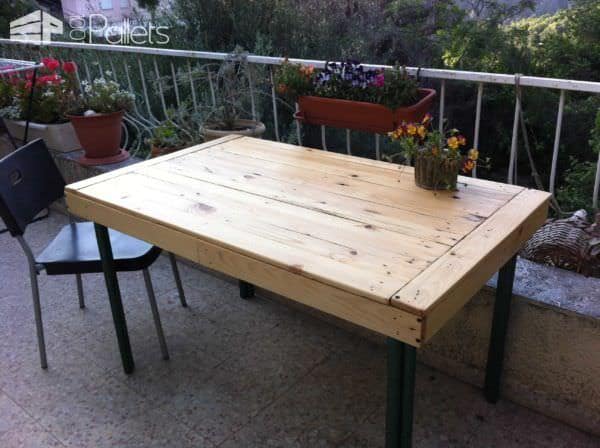 Outdoor Pallet Table Beautifies Terrace Pallet Desks & Pallet Tables Outdoor Pallet Table Beautifies Terrace Pallet Desks & Pallet Tables