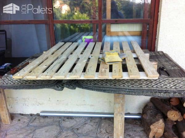 Outdoor Pallet Table Beautifies Terrace Pallet Desks & Pallet Tables Outdoor Pallet Table Beautifies Terrace Pallet Desks & Pallet Tables