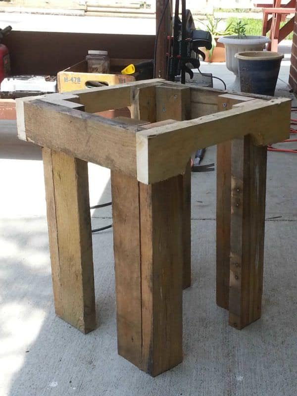 Pallet End Table Pallet Desks & Pallet Tables Pallet End Table Pallet Desks & Pallet Tables