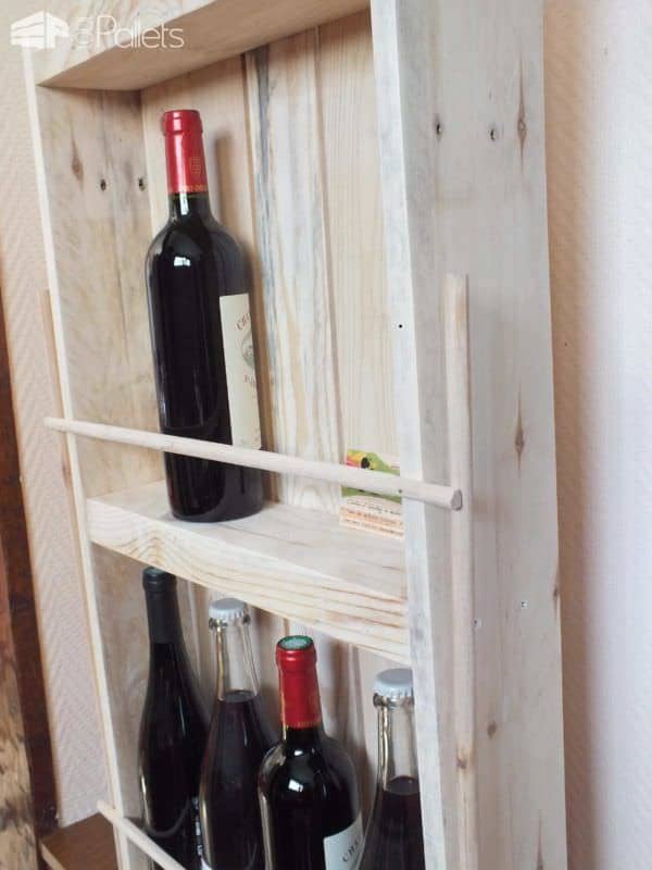 Pallet Rack For Wine Bottles / Etagère à Bouteilles En Palette Recyclée Pallet Shelves & Pallet Coat Hangers Pallet Rack For Wine Bottles / Etagère à Bouteilles En Palette Recyclée Pallet Shelves & Pallet Coat Hangers