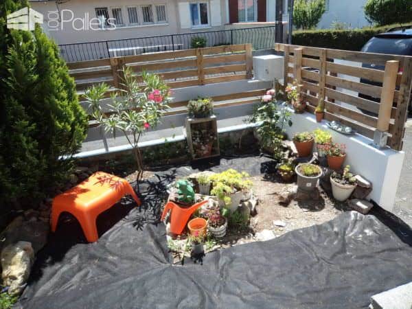Fence From Upcycled Wood Pallets Pallet Fences Fence From Upcycled Wood Pallets Pallet Fences