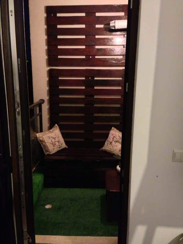 2 Square Meters Balcony Pallet Lounge Corner Idea Lounges & Garden Sets 2 Square Meters Balcony Pallet Lounge Corner Idea Lounges & Garden Sets