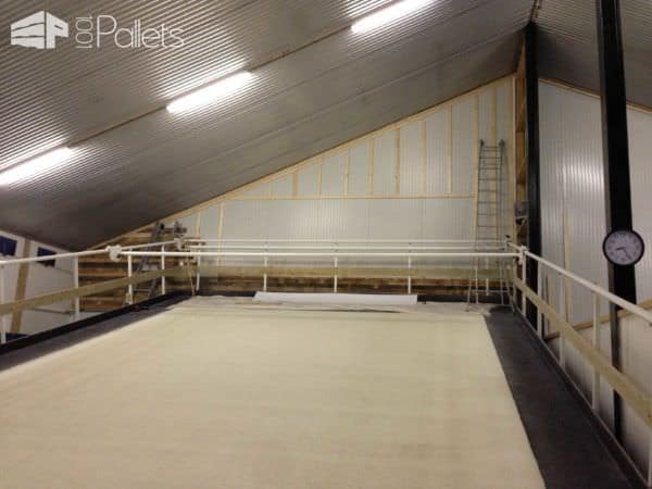 New Wall At An Indoor Ski-school In Holland Pallet Walls & Pallet Doors New Wall At An Indoor Ski-school In Holland Pallet Walls & Pallet Doors