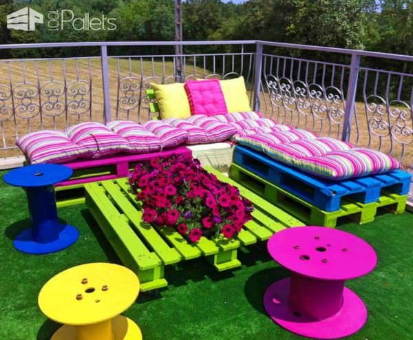 Pallets-land: Colorful Terrace Lounges & Garden Sets Pallet Terraces & Pallet Patios Pallets-land: Colorful Terrace Lounges & Garden Sets Pallet Terraces & Pallet Patios