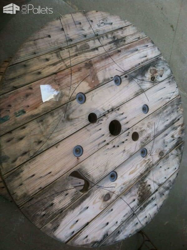 Table Made Out A Discarded Wire Spool Pallet Desks & Pallet Tables Table Made Out A Discarded Wire Spool Pallet Desks & Pallet Tables