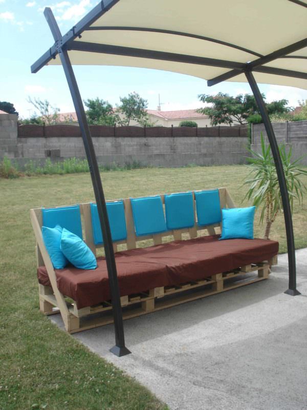 Outdoor Sofa From Discarded Pallets / Canapé D’extérieur Avec Des Palettes Lounges & Garden Sets Pallet Sofas & Couches Outdoor Sofa From Discarded Pallets / Canapé D’extérieur Avec Des Palettes Lounges & Garden Sets Pallet Sofas & Couches
