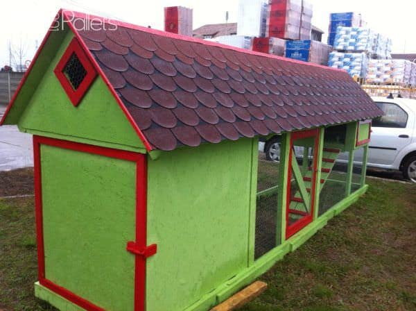 Pallet Chicken Coop Has Incorporated Storage Shed Animal Pallet Houses & Pallet Supplies Pallet Chicken Coop Has Incorporated Storage Shed Animal Pallet Houses & Pallet Supplies