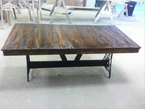 Singer Pallet Table Pallet Desks & Pallet Tables Singer Pallet Table Pallet Desks & Pallet Tables