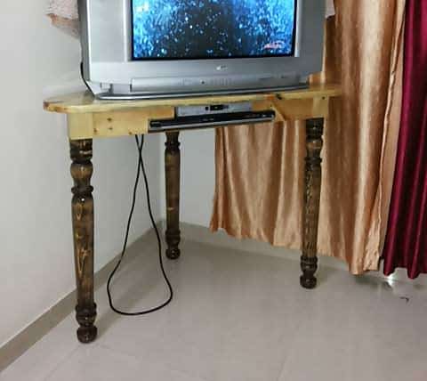 Pallet Corner Table For Crt-tv Pallet Desks & Pallet Tables Pallet Corner Table For Crt-tv Pallet Desks & Pallet Tables
