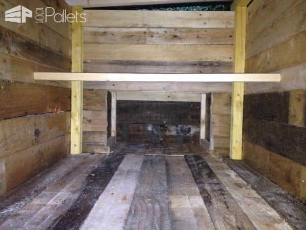 Pallets Chicken Coop & Fence / Poulailler Et Palissade En Palettes Animal Pallet Houses & Pallet Supplies Pallets Chicken Coop & Fence / Poulailler Et Palissade En Palettes Animal Pallet Houses & Pallet Supplies