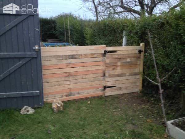 Pallets Chicken Coop & Fence / Poulailler Et Palissade En Palettes Animal Pallet Houses & Pallet Supplies Pallets Chicken Coop & Fence / Poulailler Et Palissade En Palettes Animal Pallet Houses & Pallet Supplies