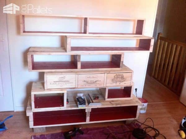 Pallet Bookshelves With Wine Boxes Pallet Bookcases & Bookshelves Pallet Shelves & Pallet Coat Hangers 
