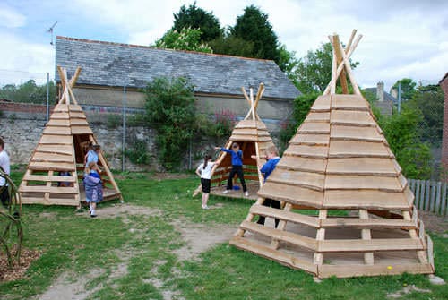 Pallets + Logs = Teepee for a Kids Playground Fun Pallet Crafts for Kids Pallet Sheds, Cabins, Huts & Playhouses Pallets + Logs = Teepee for a Kids Playground Fun Pallet Crafts for Kids Pallet Sheds, Cabins, Huts & Playhouses