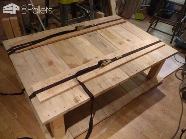 Table Basse Bois De Grosse Palette / Coffee Table With King Size Pallet Pallet Coffee Tables Table Basse Bois De Grosse Palette / Coffee Table With King Size Pallet Pallet Coffee Tables