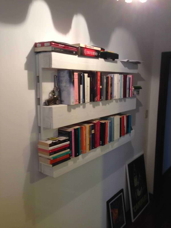 The Easiest Bookshelf: Made From One Single Pallet Pallet Bookcases & Bookshelves 
