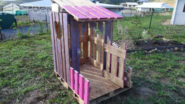 Cabane Princesse En Palettes / Small Pallet Princess Hut Fun Pallet Crafts for Kids Pallet Sheds, Cabins, Huts & Playhouses Cabane Princesse En Palettes / Small Pallet Princess Hut Fun Pallet Crafts for Kids Pallet Sheds, Cabins, Huts & Playhouses