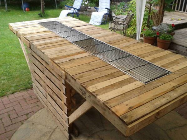The 8ft BBQ Made out of Pallets Pallets in the Garden The 8ft BBQ Made out of Pallets Pallets in the Garden