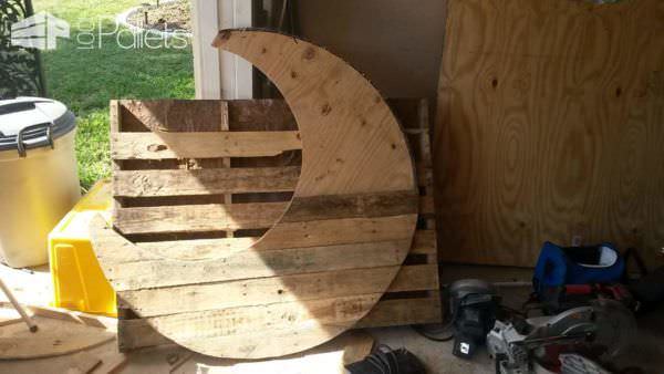 Half-moon Pallet Baby Cradle (Diy Tutorial) DIY Pallet Tutorials Fun Pallet Crafts for Kids Pallet Beds, Pallet Headboards & Frames Half-moon Pallet Baby Cradle (Diy Tutorial) DIY Pallet Tutorials Fun Pallet Crafts for Kids Pallet Beds, Pallet Headboards & Frames
