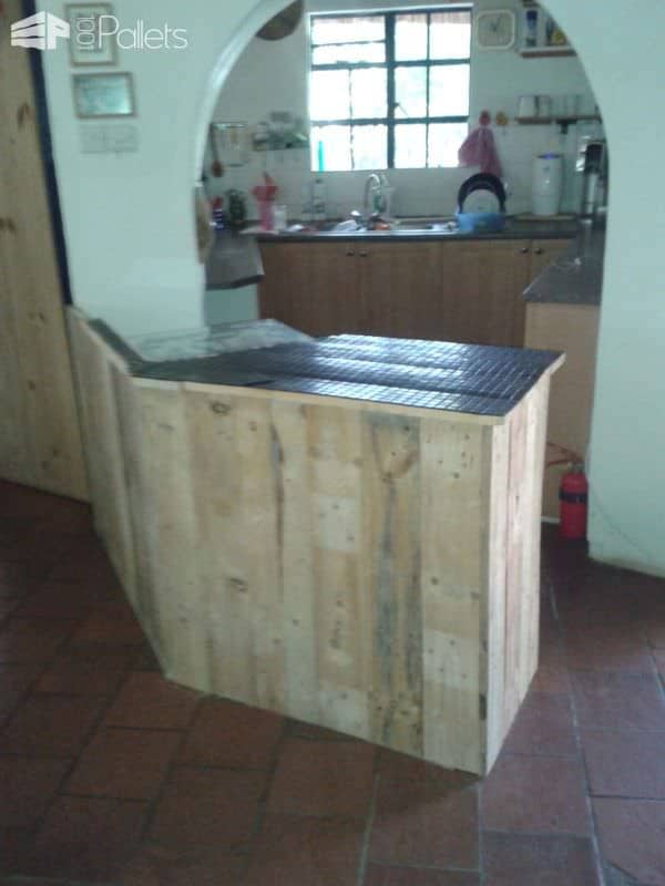 Pallet Kitchen Counter Also A Handy Breakfast Bar Pallet Bars Pallet Kitchen Counter Also A Handy Breakfast Bar Pallet Bars