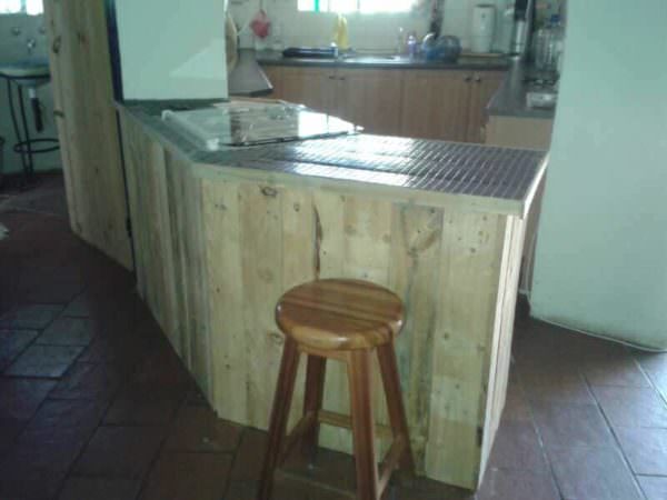 Pallet Kitchen Counter Also A Handy Breakfast Bar Pallet Bars Pallet Kitchen Counter Also A Handy Breakfast Bar Pallet Bars