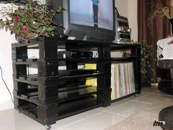Rack Feito Com Pallets / 4 Wooden Pallets Into TV Stand Pallet TV Stands & Racks Rack Feito Com Pallets / 4 Wooden Pallets Into TV Stand Pallet TV Stands & Racks