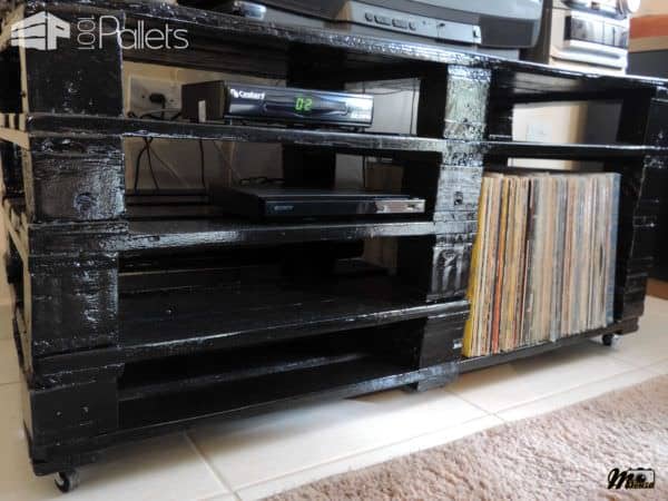 Rack Feito Com Pallets / 4 Wooden Pallets Into TV Stand Pallet TV Stands & Racks Rack Feito Com Pallets / 4 Wooden Pallets Into TV Stand Pallet TV Stands & Racks