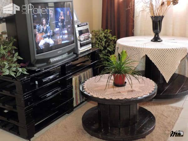 Rack Feito Com Pallets / 4 Wooden Pallets Into TV Stand Pallet TV Stands & Racks Rack Feito Com Pallets / 4 Wooden Pallets Into TV Stand Pallet TV Stands & Racks