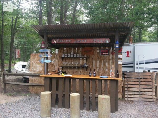 Outdoor Tiki Bar Made With Repurposed Pallets Pallet Bars Outdoor Tiki Bar Made With Repurposed Pallets Pallet Bars