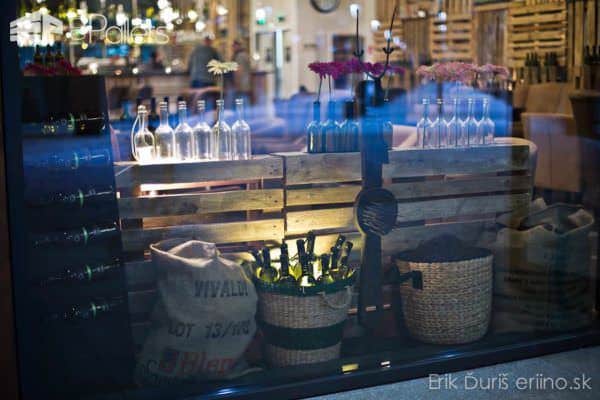 Paleta Cafe & Wine Bar In Slovakia Pallet Store, Bar & Restaurant Decorations Paleta Cafe & Wine Bar In Slovakia Pallet Store, Bar & Restaurant Decorations