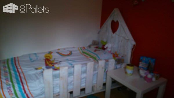 Lit Enfant En Palettes / Kids Pallet Bed Pallet Beds, Pallet Headboards & Frames Lit Enfant En Palettes / Kids Pallet Bed Pallet Beds, Pallet Headboards & Frames