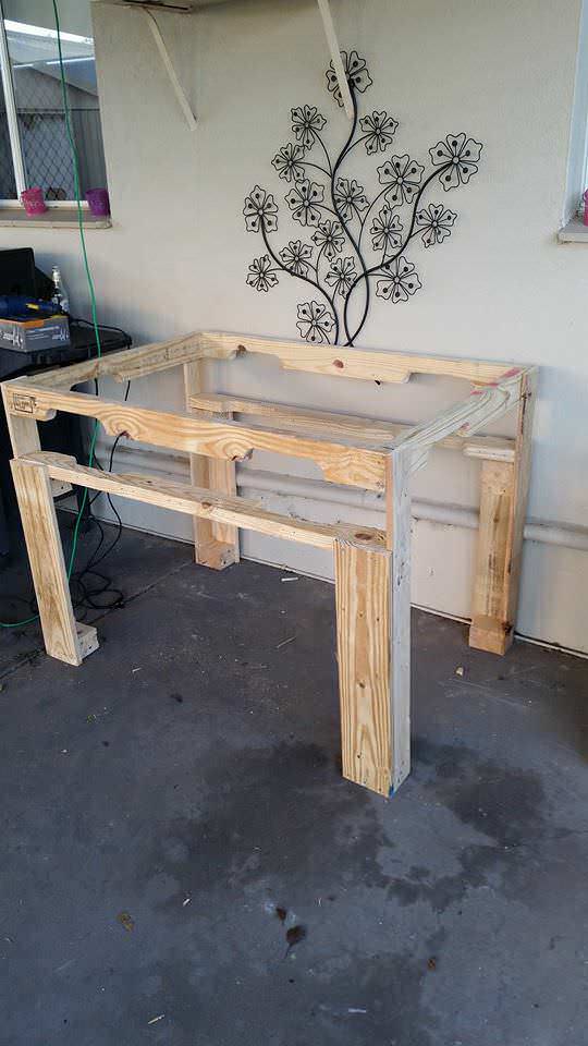 Pallet Work Bench Pallet Desks & Pallet Tables Pallet Work Bench Pallet Desks & Pallet Tables