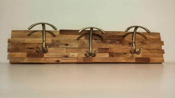 Making Coat Racks with Pallet Wood Pallet Shelves & Pallet Coat Hangers Making Coat Racks with Pallet Wood Pallet Shelves & Pallet Coat Hangers