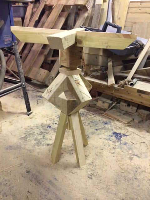 Pallet Round Table Pallet Desks & Pallet Tables Pallet Round Table Pallet Desks & Pallet Tables