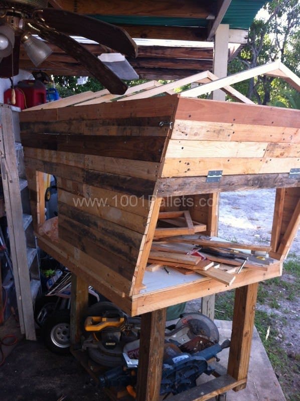 Pallet Version of the Chicken Coop Called the Coopsicle Animal Pallet Houses & Pallet Supplies Pallet Version of the Chicken Coop Called the Coopsicle Animal Pallet Houses & Pallet Supplies