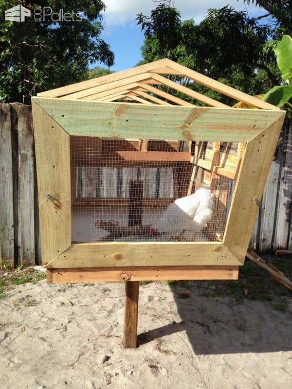 Pallet Version of the Chicken Coop Called the Coopsicle Animal Pallet Houses & Pallet Supplies Pallet Version of the Chicken Coop Called the Coopsicle Animal Pallet Houses & Pallet Supplies
