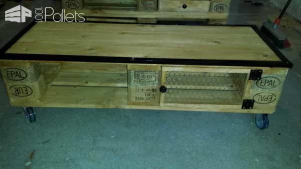 Créations En Palettes / Pallet Furniture Pallet Coffee Tables Pallet Shelves & Pallet Coat Hangers Créations En Palettes / Pallet Furniture Pallet Coffee Tables Pallet Shelves & Pallet Coat Hangers
