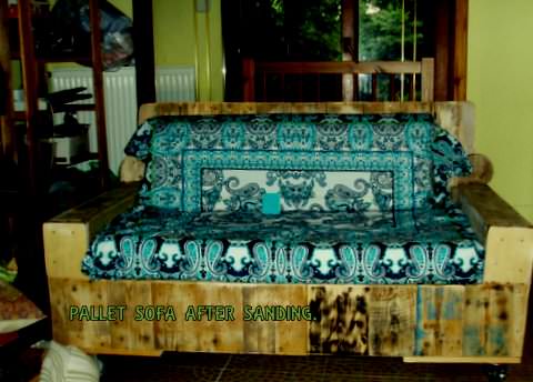 From Stuffed Loveseat to Beautiful Pallet Wood Sofa for Veranda Pallet Sofas & Couches From Stuffed Loveseat to Beautiful Pallet Wood Sofa for Veranda Pallet Sofas & Couches