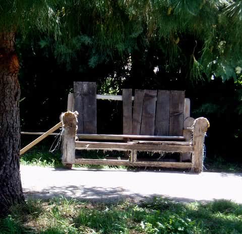 From Stuffed Loveseat to Beautiful Pallet Wood Sofa for Veranda Pallet Sofas & Couches From Stuffed Loveseat to Beautiful Pallet Wood Sofa for Veranda Pallet Sofas & Couches