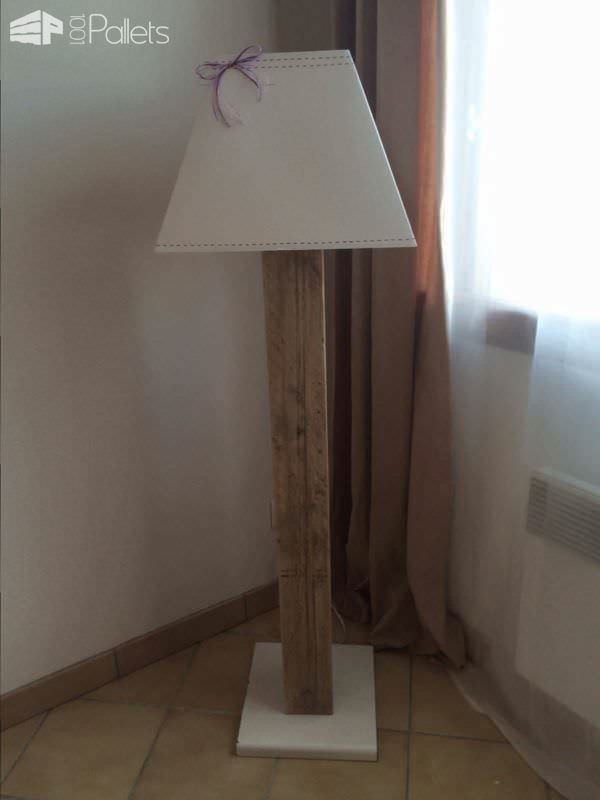 Lampe Design Réalisée Avec Une Palette / Design Pallet Lamp Pallet Lamps & Lights 