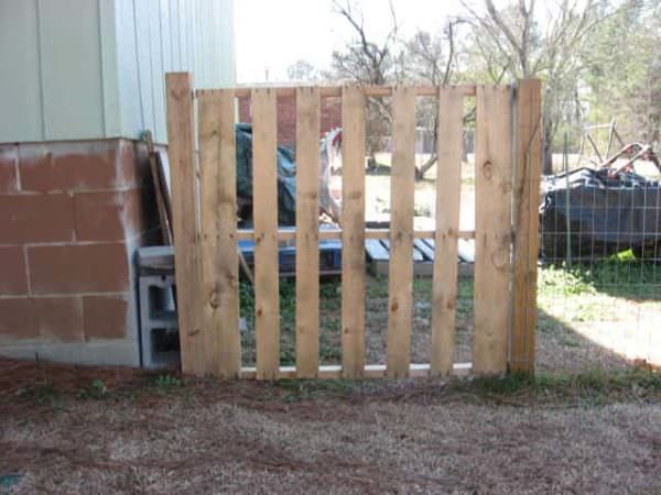 Simple Pallet Gate Pallet Fences Simple Pallet Gate Pallet Fences