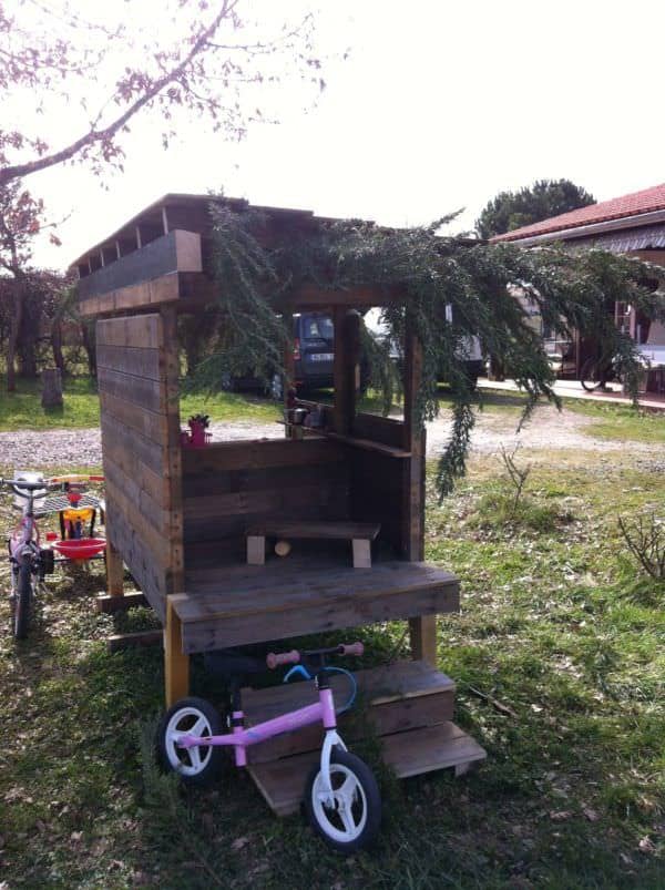 Cabane En Palettes Recyclées / Recycled Pallets Into Cool Hut For Kids Fun Pallet Crafts for Kids Pallet Sheds, Cabins, Huts & Playhouses Cabane En Palettes Recyclées / Recycled Pallets Into Cool Hut For Kids Fun Pallet Crafts for Kids Pallet Sheds, Cabins, Huts & Playhouses