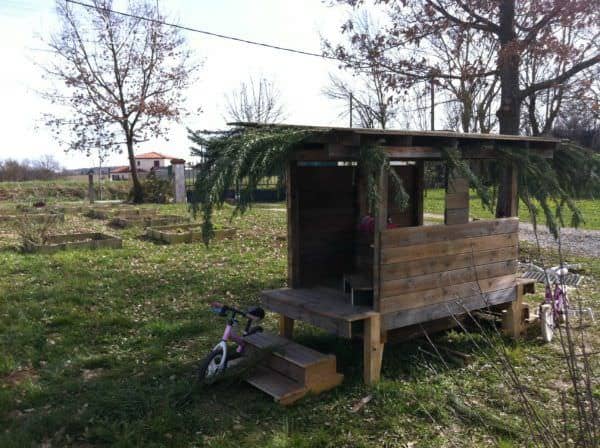 Cabane En Palettes Recyclées / Recycled Pallets Into Cool Hut For Kids Fun Pallet Crafts for Kids Pallet Sheds, Cabins, Huts & Playhouses Cabane En Palettes Recyclées / Recycled Pallets Into Cool Hut For Kids Fun Pallet Crafts for Kids Pallet Sheds, Cabins, Huts & Playhouses