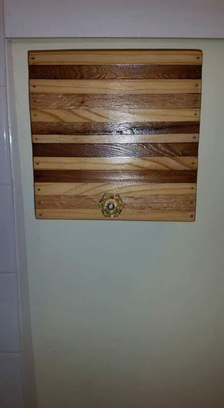 Cat-proof Toilet Paper Cover From Reclaimed Pallet Pallet Shelves & Pallet Coat Hangers Cat-proof Toilet Paper Cover From Reclaimed Pallet Pallet Shelves & Pallet Coat Hangers